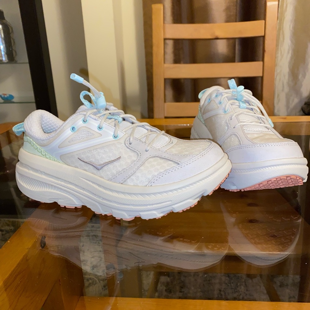 ❤️HOKA UNISEX SNEAKERS❤️WOMENS 7 1/2❤️MENS 6 1/2❤️